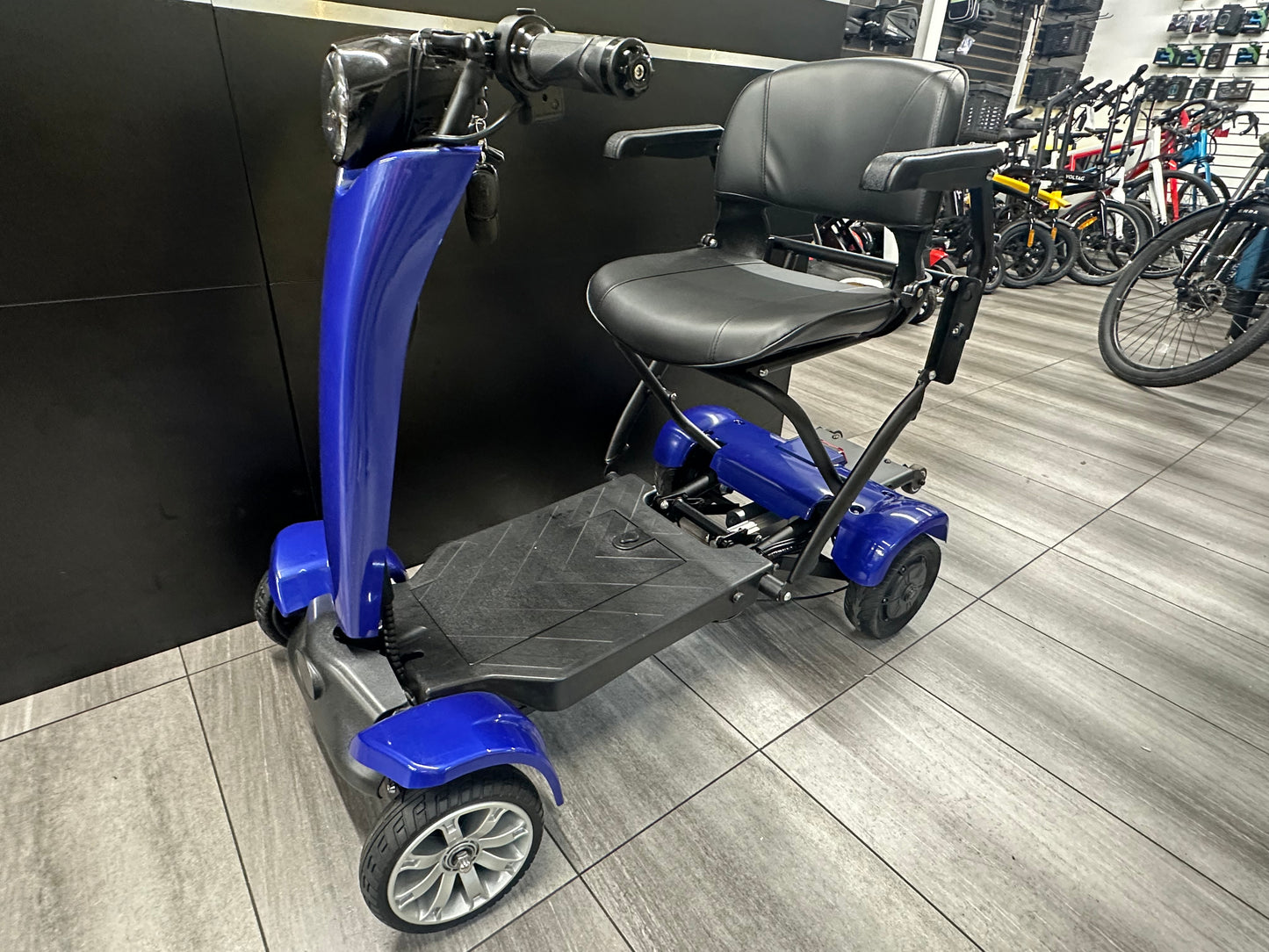QUADRIPORTEUR CONFORTABLE PLIABLE À TÉLÉCOMMANDE AUTOMATIQUE 500Watt