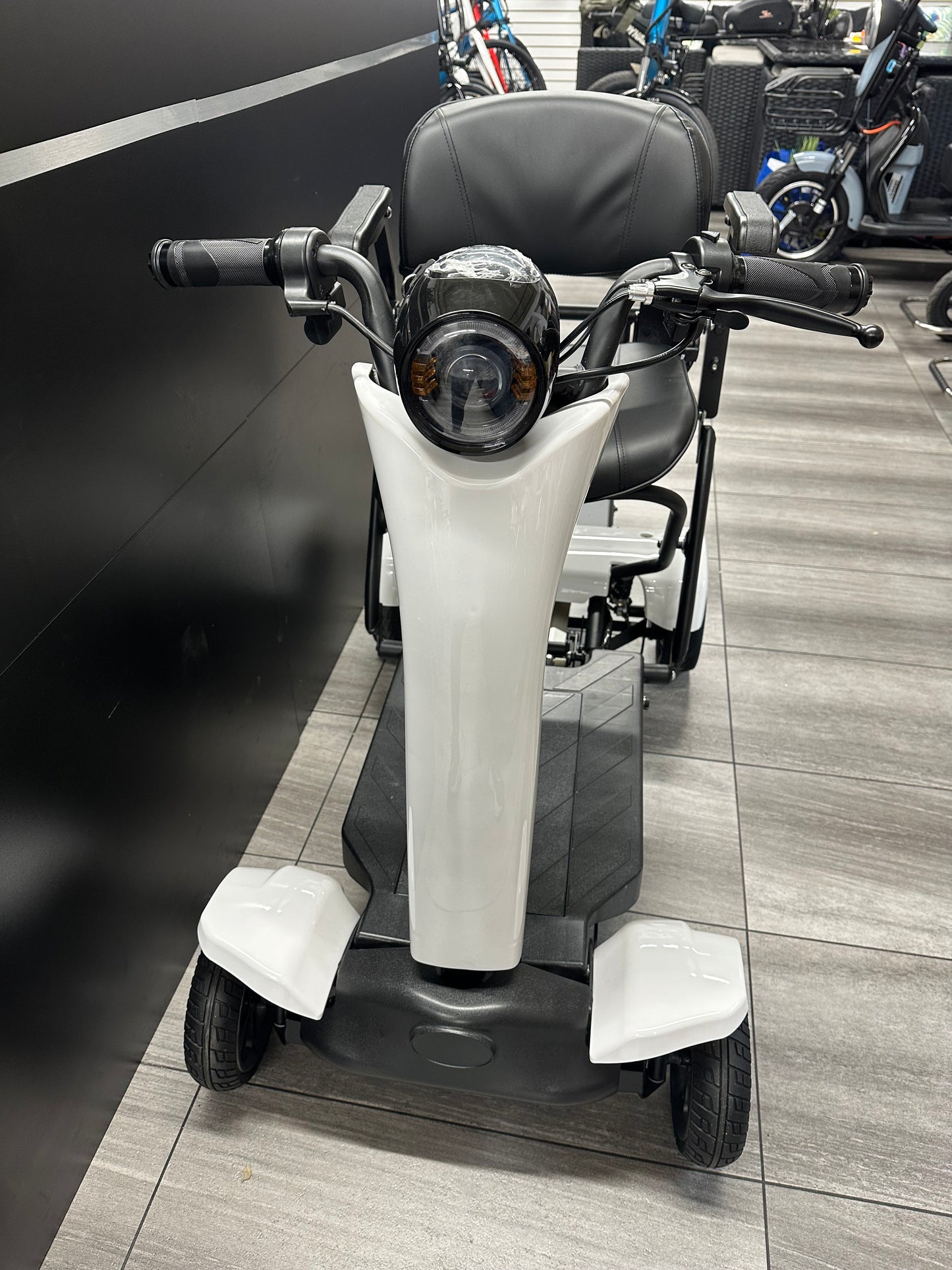 QUADRIPORTEUR CONFORTABLE PLIABLE À TÉLÉCOMMANDE AUTOMATIQUE 500Watt